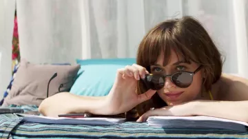 The pair of Ray-Ban of Anastasia Steele (Dakota Johnson) in 50 shades Freed