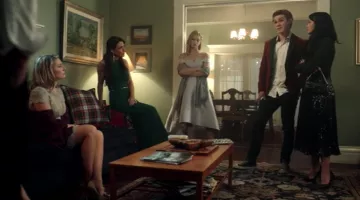 Tadashi Shoji robe portée par Alice Cooper (Madchen Amick) à Riverdale Saison 1 Épisode 12 