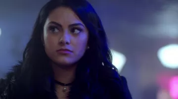 Velours de Fausses Perles Chocker porté par Veronica Lodge (Camila Mendes) à Riverdale saison 1 Épisode 12