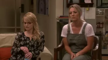 Le haut blanc de Penny (Kaley Cuoco) dans The Big Bang Theory S10E23