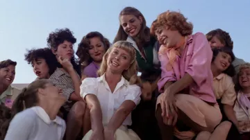 The bomber jacket bomber pink of the Pink Ladies Frenchie (Didi Conn) in Grease