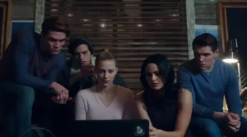 La robe de Veronica Lodge (Camila Mendes) dans Riverdale