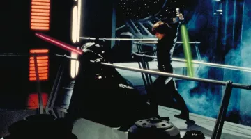 El sable de luz de Luke Skywalker (Mark Hamill) en Star Wars VI: El retorno del Jedi
