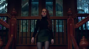 La jupe en cuir de Cheryl Blossom (Madelaine Petsch) dans Riverdale Saison 1 Episode 12