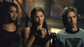 The fingerless leather of Max (Jessica Alba) in Dark Angel