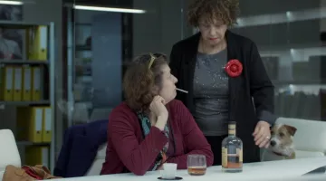Monkey Shoulder whisky de Arlette Azémar (Liliane Rovère) en Dix pour cent S01E05