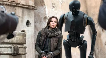 The scarf and bants of Jyn Erso (Felicity Jones) on Jedha in Rogue One : A Star Wars Story
