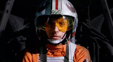El traje de piloto X-Wing de Luke Skywalker (Mark Hamill) en Star Wars IV: Una nueva esperanza