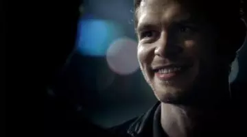 Klaus Mikaelson's (Joseph Morgan) Topman's sweater in The Originals S1E6