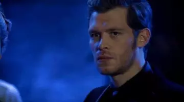 Klaus Mikaelson's (Joseph Morgan) Zara's tie in The Originals S1E3