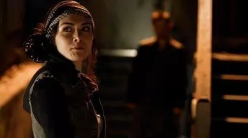 Pañuelo free People de Sophie Deveraux (Daniella Pineda) en The Originals S1E1
