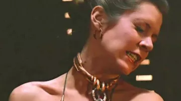 The earrings of princess Leia (Carrie Fisher) in Star Wars VI : return of the Jedi