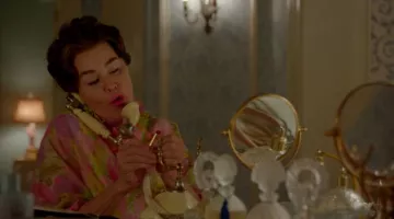 Lápiz labial rojo Bésame Cosmetics de Joan Crawford (Jessica Lange) en Feud S01E05