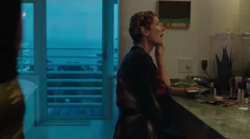 Renata Klein (Laura Dern) Petite bouteille de clarifier la lotion dans Big Little Lies S01E07