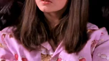 Pyjama Pink Desserts porté par Rory Gilmore (Alexis Bledel) dans Gilmore Girls (S02)