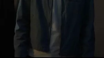 Serie de TV de Coven Academy S01 Louis Thresher Blue Jacket usada por Ollie (Louis Thresher) en Coven Academy (T01)