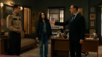 Chaqueta de cera Barbour Acorn usada por Louisa Glasson (Abigail Spencer) vista en Best Medicine (S01E10)