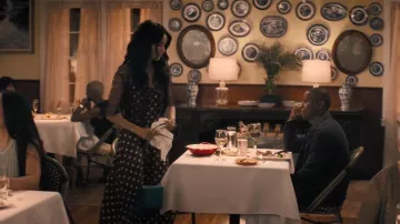 Robe Midi en satin Doen portée par Louisa Glasson (Abigail Spencer) telle que vue dans Best Medicine (S02E03)
