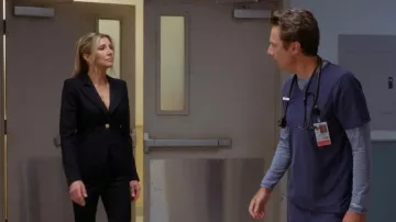Blazer Duchess con espalda completa de Smythe llevado por Elliot Reid (Sarah Chalke) visto en Scrubs (S02E04)