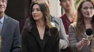 Zadig & Voltaire Vavy Velvet Tailored Blazer worn by Amelia Shepherd (Caterina Scorsone) as seen in Grey's Anatomy (S23E01)