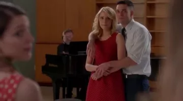 the red dress of Quinn Fabray (Dianna Agron) in Glee S05E13