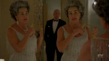 Perfume Bésame de Joan Crawford (Jessica Lange) en Feud S01E05