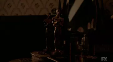 Gary Merrill (Mark Valley), l'Eau de Lanvin Arpège en Feud S01E01