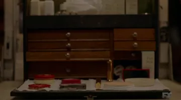 Crimson Cream Rouge de Joan Crawford (Jessica Lange) en Feud S01E01