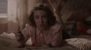 Hannah Horvath's (Lena Dunham) nail polish in Girls S02E03