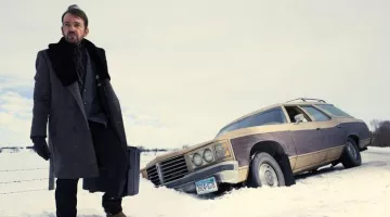 Le manteau long de Lorne Malvo (Billy Bob Thornton) dans Fargo S01E01