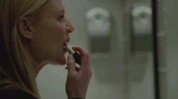 Carrie Mathison (Claire Danes) MAC rouge à lèvres dans la Patrie de la S04E01