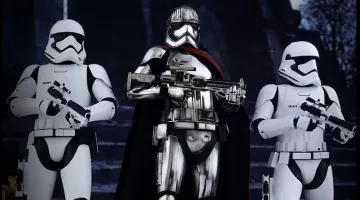 The blaster of Captain Phasma (Gwendoline Christie) in " Star Wars VII : The awakening of the Force