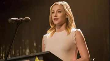 Betty Cooper's (Lili Reinhart) Cut-out Pink Top en Riverdale Temporada 1 Episodio 13
