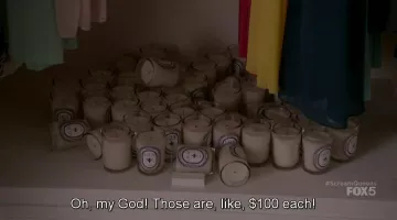 Velas del díptico de Chanel Oberlin (Emma Roberts) en Scream Queens S01E05