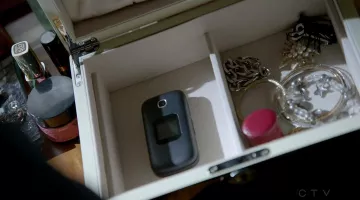 Annalise Keating (Viola Davis), L'Oréal rouge à lèvres liquide dans la Façon De s'en tirer Avec Assassiner S03E01