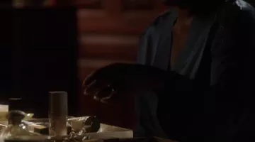 Annalise Keating (Viola Davis) Arbonne fond de teint liquide dans la Façon De s'en tirer Avec Assassiner S01E04