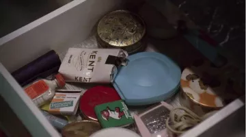 Don Draper's (Jon Hamm) kent cigarettes in Mad Men S01E04