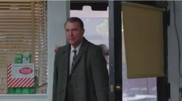 Don Draper's (Jon Hamm) barber's Pinaud Clubman talc bottles in Mad Men S05E12