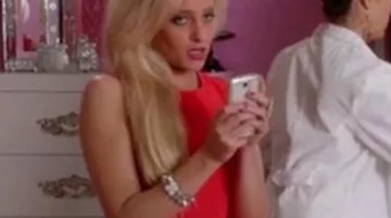 El peinador de Dalia Royce (Carly Chaikin) en Suburgatory