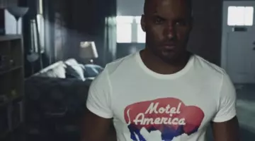 The t-shirt Motel America Indiana Ricky Whittle (Shadow Moon) in American Gods