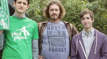 The t-shirt "Never Forget" of Erlich (T. J. Miller) in Silicon Valley