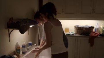 Sarah (Michelle Monaghan) Dr Bronner savon dans Le Chemin d'accès S01E08
