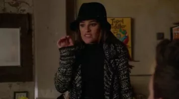 the black coat and white of rachel berry (Lea Michele) in Glee S05E14