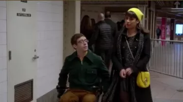 Bolso bandolera de Rachel Berry (Lea Michele) en Glee S05E14