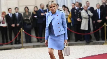 Le sac beige de Brigitte Macron lors de la cérémonie d'Investure du 20h du 14/05/2017