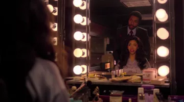 The pot of cream Jergens of Mylene Cruz (Herizen Guardiola) in The Get Down S01E07