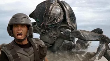 Casco de Johnny Rico (Casper Van Dien) en Starship Troopers