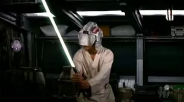 El casco de entrenamiento de Luke Skywalker (Mark Hamill) en Star Wars IV: A New Hope