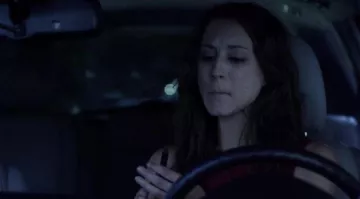 Lápiz labial NARS de Spencer Hastings (Troian Bellisario) en Pretty Little Liars S03E17