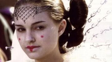 The jewel of the head of queen Amidala (Natalie Portman) in Star Wars I : The Phantom Menace